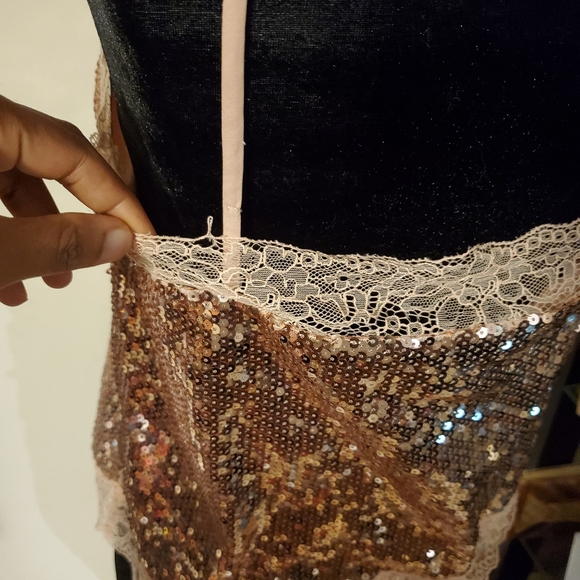 Sequins camisole in nude Peach colour - Picture 5 of 10